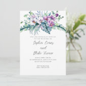 Elegante weiße und Lila Blumenweiße Hochzeit Einladung (Stehend Vorderseite)