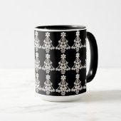 Elegante weiße Weihnachtsschmuck über schwarz Tasse (VorderseiteRechts)