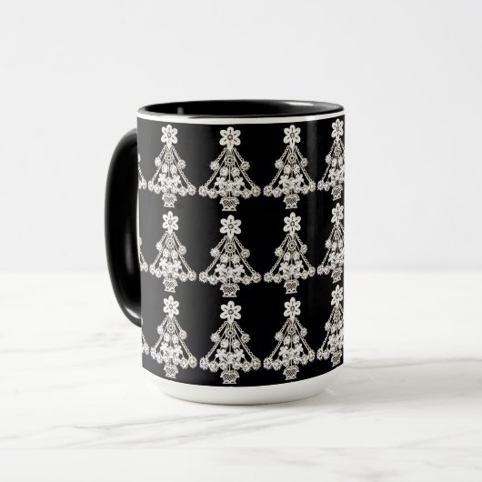 Elegante weiße Weihnachtsschmuck über schwarz Tasse (Vorderseite Links)