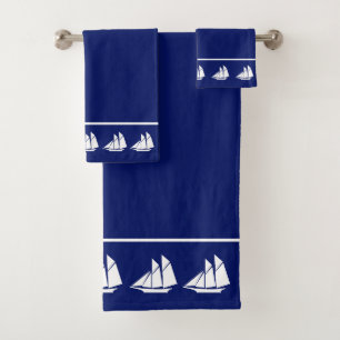 Elegante weiße Yachten auf Navy Blau Badhandtuch Set
