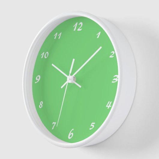 Elegante weiße Zahlen | Classic Pastel Green Uhr (Winkel)