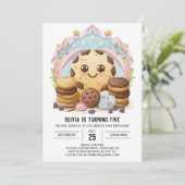 Elegante Whimsical Happy Cookies Geburtstag Einladung (Stehend Vorderseite)