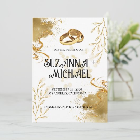 Elegante White and Gold Hochzeit Einladung (Stehend Vorderseite)