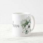 Elegante White Anemones Protea Eucalyptus Name Kaffeetasse (VorderseiteRechts)