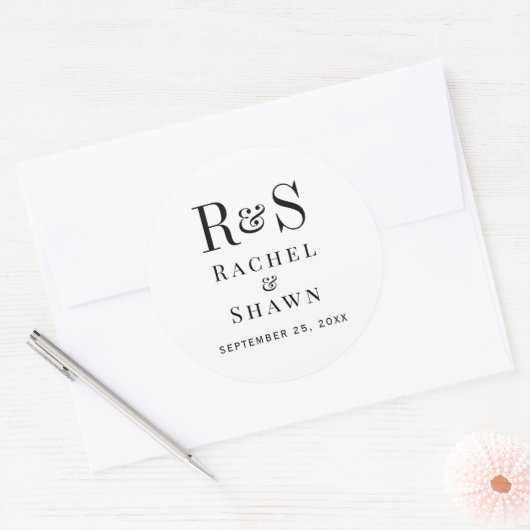 Elegante White & Black Chic Moderne Monogram Weddi Runder Aufkleber (Umschlag)