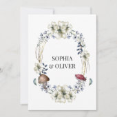Elegante White Blume and Mushroom Wreath Wedding Einladung (Vorderseite)