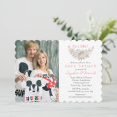 Elegante White Blume Foto Babydusche Einladung (Stehend Vorderseite)