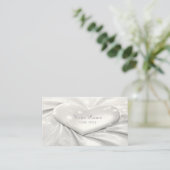 Elegante White Cream Heart Business Card Visitenkarte (Stehend Vorderseite)
