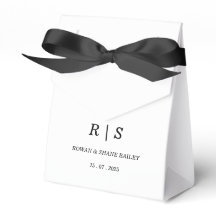 Elegante White Favor Box mit Black Monogram