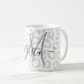 Elegante White Gray Leopard Cheetah Animal Print Kaffeetasse (VorderseiteRechts)