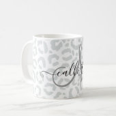 Elegante White Gray Leopard Cheetah Animal Print Kaffeetasse (Vorderseite Links)