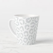 Elegante White Gray Leopard Cheetah Animal Print Milchtasse (Linke Ecke)