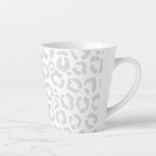 Elegante White Gray Leopard Cheetah Animal Print Milchtasse (Rechts)