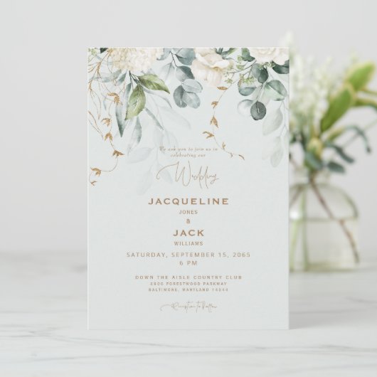 Elegante White Hydrangea Light Sage Wedding Einladung (Stehend Vorderseite)