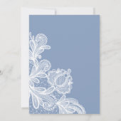 Elegante White Lace auf Blue Wedding Einladung (Rückseite)
