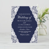 Elegante White Lace Navy Blue Wedding Einladung (Stehend Vorderseite)