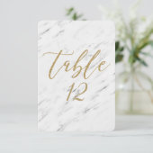 Elegante White Marble & Gold Wedding Tischnummer (Stehend Vorderseite)