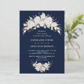 Elegante White Pink Roses Navy Blue Wedding Einladung (Stehend Vorderseite)