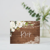 Elegante White Roses Rustic Wedding RSVP Karte (Stehend Vorderseite)