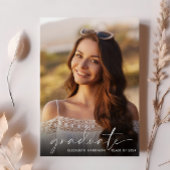 Elegante White Script Foto Graduation Party Einladung