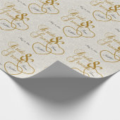 Elegante White Wedding Confetti und Goldbriefe Geschenkpapier (Ecke)