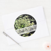 Elegante Wild-Blume mit Wirbel Hochzeitsticker Runder Aufkleber (Umschlag)