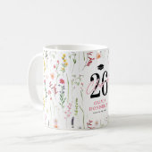 Elegante Wildblume 2024 Graduate Kaffeetasse (Vorderseite Links)