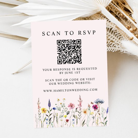 Elegante Wildblume Blush Pink QR Code Wedding RSVP Begleitkarte