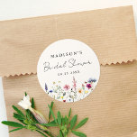 Elegante Wildblume Brautparty Runder Aufkleber<br><div class="desc">Elegante Aufkleber mit Blumenmuster, die einen unteren Rand von Aquarellfarben und Blattwerk in Rosa-, Gelb-, lila-, Blau- und Grüntönen auf cremefarbenem Hintergrund aufweisen. Personalisieren Sie die Aufkleber für das Brautparty der Wildblume mit dem Namen der Braut und dem Datum. Die personalisierten Aufkleber für die Wildblume eignen sich ideal für Brautpartys...</div>