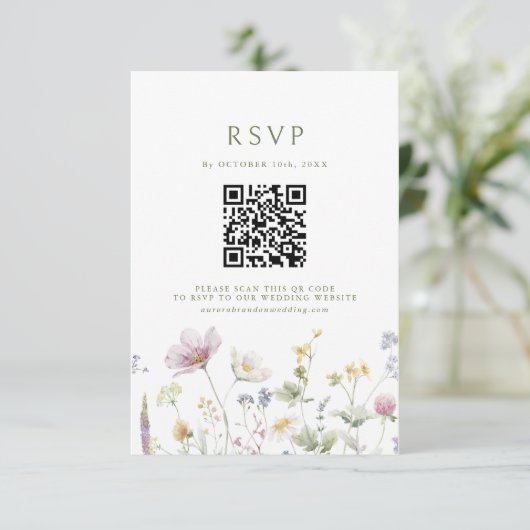 Elegante Wildblume Soft Pastel Botanische Hochzeit RSVP Karte (Stehend Vorderseite)