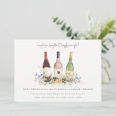 Elegante Wildblumen Liebe Weinflaschen Save The Date (Stehend Vorderseite)
