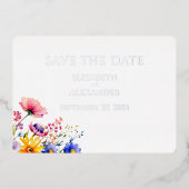 Elegante Wildblumen und Silver Letters Rett Date Folieneinladung (Vorderseite)