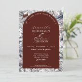 Elegante Winter Botanical Dark Red Arch Wedding Einladung (Stehend Vorderseite)