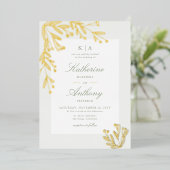 Elegante Winter Gold Mistletoe Monogramme Hochzeit Folieneinladung (Stehend vorne)