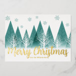 Elegante Winter Trees Custom Mercury Christmas Gol Folien Feiertagskarte<br><div class="desc">Eine elegante Reihe von Wintertannenbäumen und Schneeflocken über Ihrem personalisierten Frohen Weihnachtsskript und Ihrem Familiennamen in prächtiger Goldfolie unter dem Schnee gefüllt grünen Wald. Eine moderne Urlaubskarte mit Ihrer persönlichen Nachricht.</div>