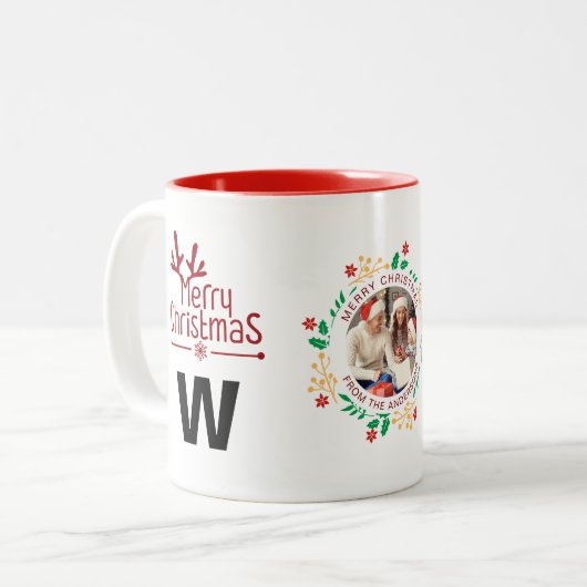 Elegante Wreath Christmas Foto Family Monogram Zweifarbige Tasse (Vorderseite Links)