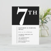 Eleganter 7. Geburtstag Einladung Black Chic Boy (Stehend Vorderseite)