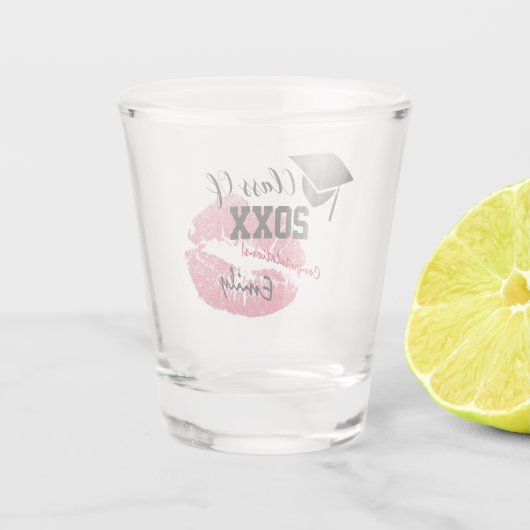 Eleganter Abschluss & Klasse 20XX, Rosa Glitzer Ki Schnapsglas (Rückseite)