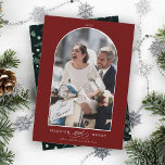 Eleganter Arch Verheiratet und Merry Foto Red Feiertagskarte<br><div class="desc">Moderne Urlaubskarte mit dekorativer "und" Schrift zwischen 2 Wörtern und einem Wintergrün auf der Rückseite. Klicken Sie auf die SCHALTFLÄCHE BLAUE DESIGN TOOL,  um eine erweiterte Anpassung dieses Designs zu erhalten.</div>
