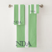 Eleganter Bachelorette Monogram Sage Green Summer Badhandtuch Set (Insitu)