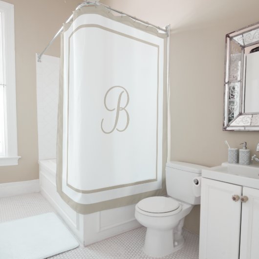 Eleganter Beige Border Script Monogram Letter Duschvorhang (Beispiel)
