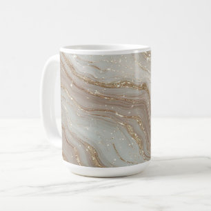 Eleganter beiger Marmorhintergrund mit goldenem Gl Kaffeetasse
