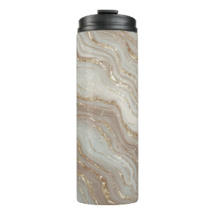 Eleganter beiger Marmorhintergrund mit goldenem Gl Thermosbecher