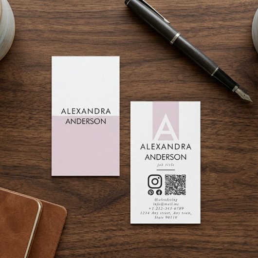 Eleganter Beruflicher Monogram Minimal QR Code Visitenkarte