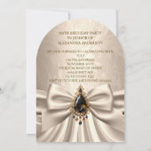 Eleganter Birthday Cream Beige Gold Jewel Bow Einladung (Rückseite)