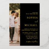 Eleganter Black Gold Foil Zwei Foto QR Code Hochze Folieneinladung (Vorderseite)