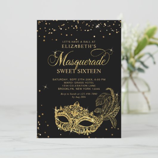 Eleganter Black Gold Glitzer Masquerade Sweet 16 Einladung (Stehend Vorderseite)
