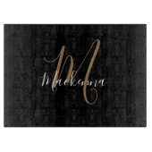 Eleganter Black Gold Monogram Modern Script Name Schneidebrett (Vorderseite)