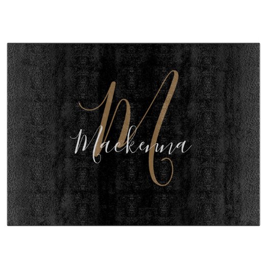 Eleganter Black Gold Monogram Modern Script Name Schneidebrett (Vorderseite)