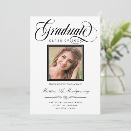 Eleganter Black Script Foto Uni-Abschluß Ankündigung (Stehend Vorderseite)